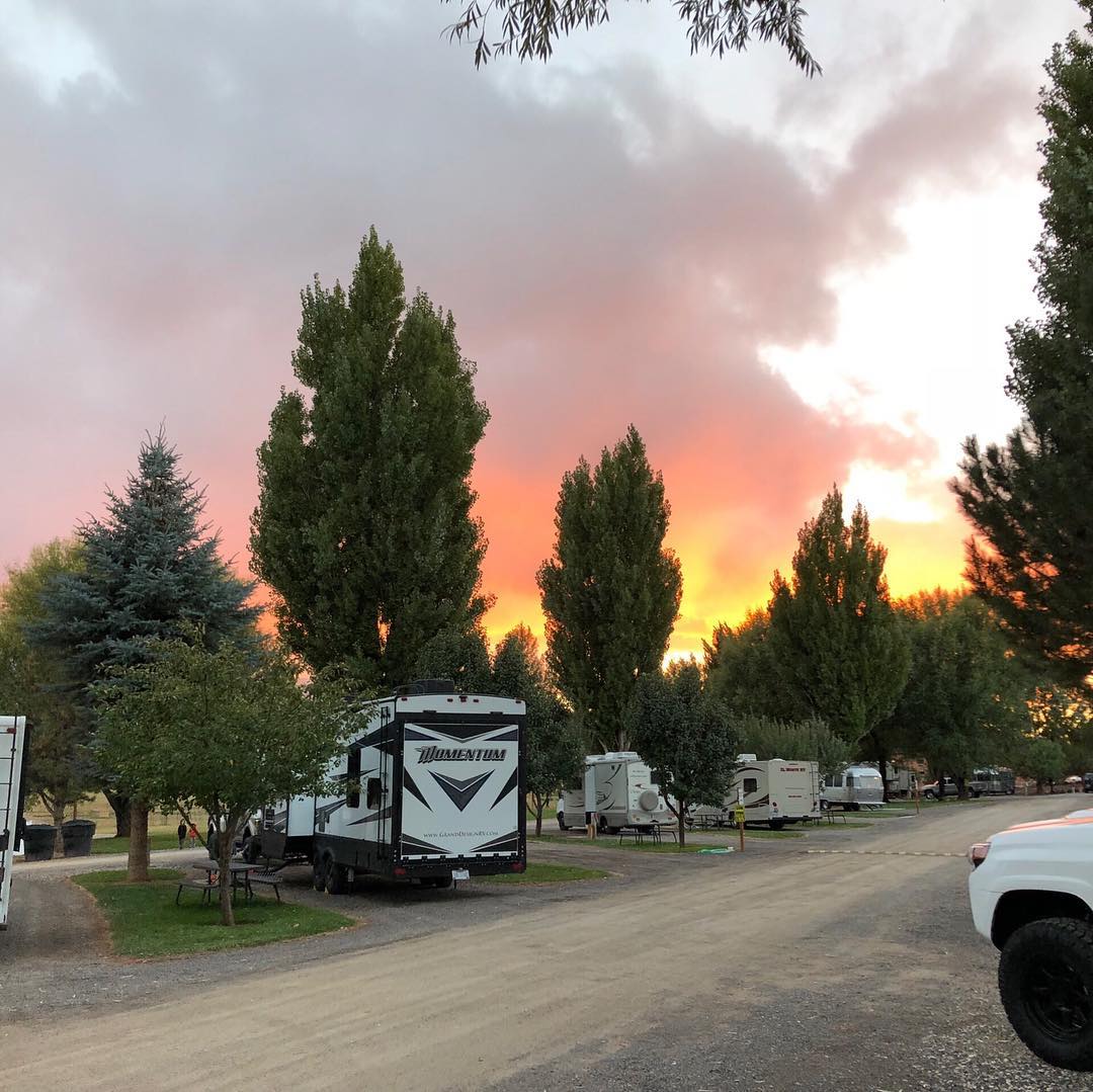 Wonderland RV Park,Torrey, Utah. • Throwing it back today to our first 6 months on the road and our time out West. • We had so many great adventures while there that I have yet to document. But I am determined to keep working to get them documented here, bc are huge reason why we are doing this! • This RV park was small, but so homey. It was surrounded by farmland,close to #capitolreefnationalpark, and filled with gorgeous fruit trees that we got to pick apples from. And as we left, we stocked up on a huge bag of the most delicious apples I have ever tasted for only $5! • If you are in this area, be sure to check out this RV park! •